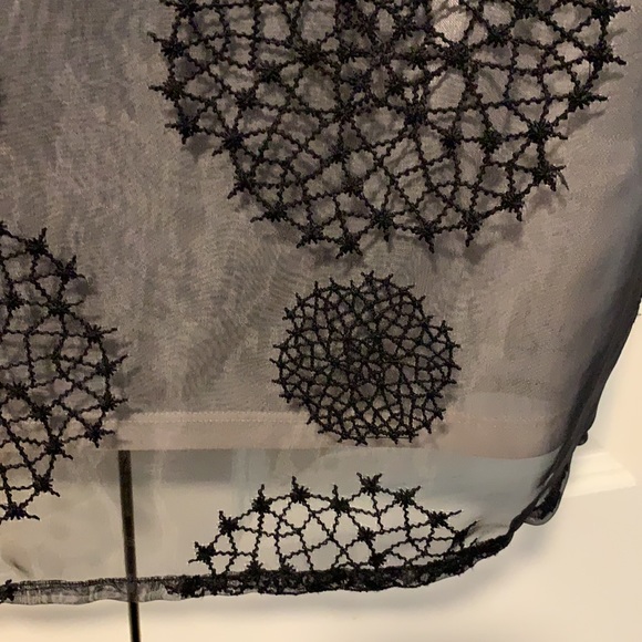 Beautiful Vera Wang sleeveless Top - Picture 3 of 9